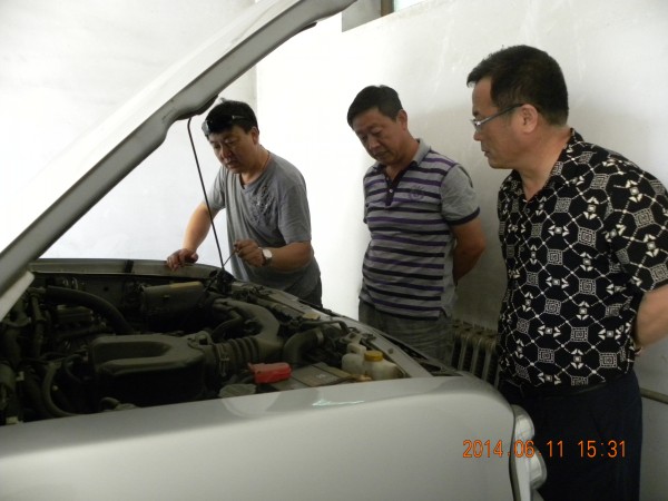 對(duì)車輛進(jìn)行查看